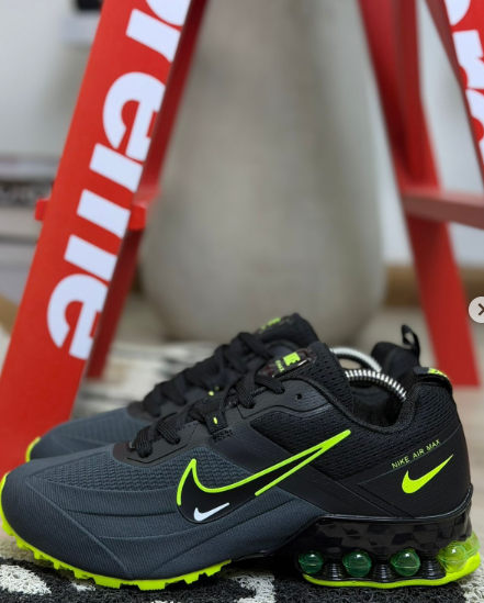 AM1 Retro Colorblock Cushioned Sneakers
