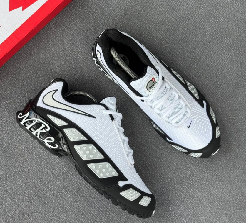 AM Cushion Performance Sneakers