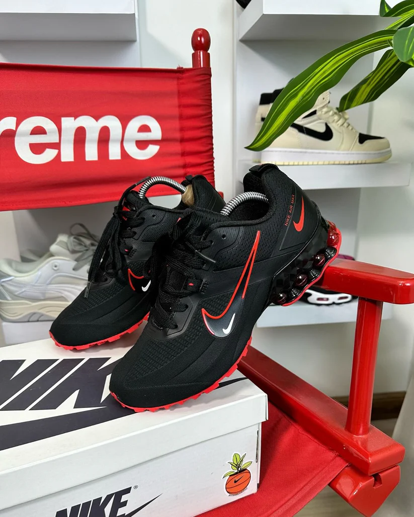AM1 'Shadow & Scarlet' Sneaker