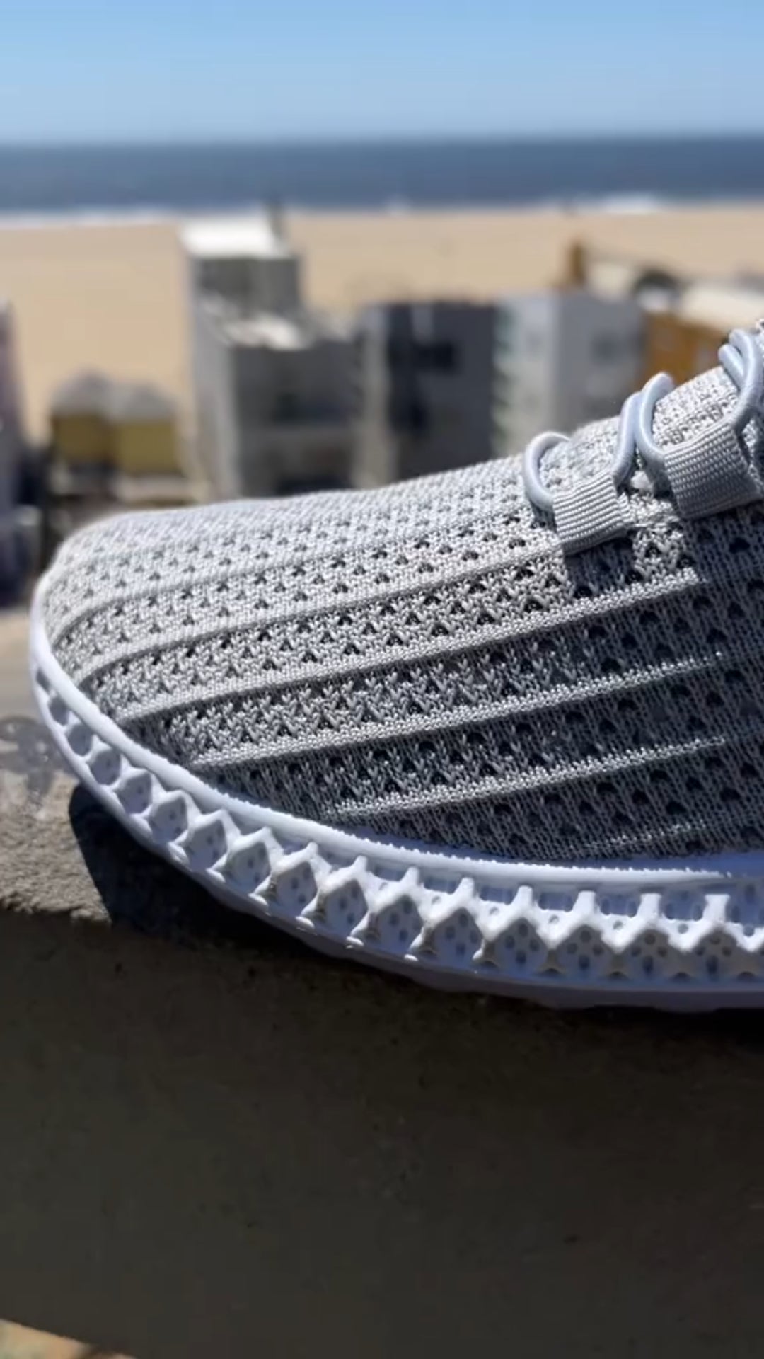 Breathable mesh athletic shoes