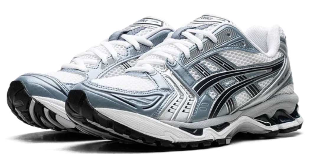 Lightweight and breathable athletic shoes