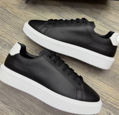 Premium Black Runner Sneakers