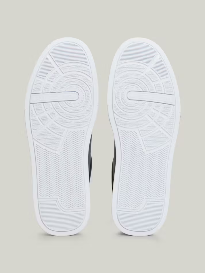 Pebble Grain Logo Court Sneakers