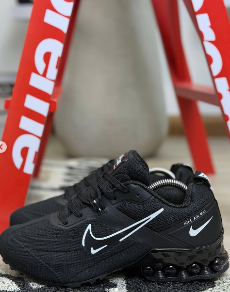 AM1 Retro Colorblock Cushioned Sneakers