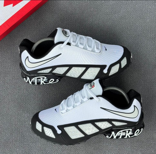 AM Cushion Performance Sneakers