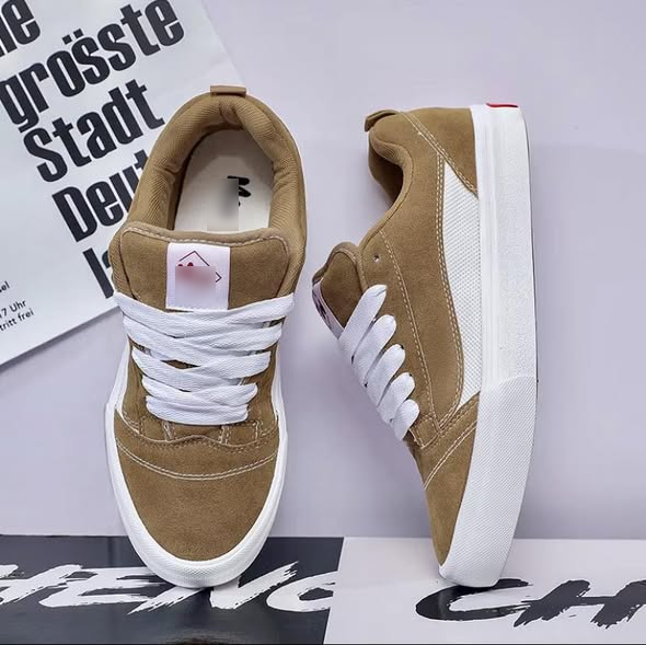Retro Comfort Low Cut Sneakers